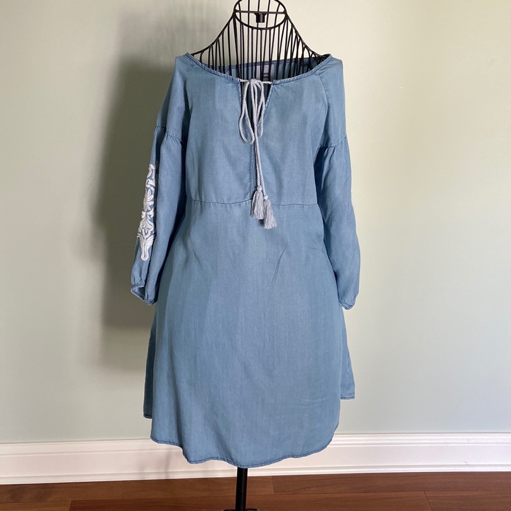 Mama licious maternity tunic. 3/4 sleeve w/ embroidered detail and tassel tie